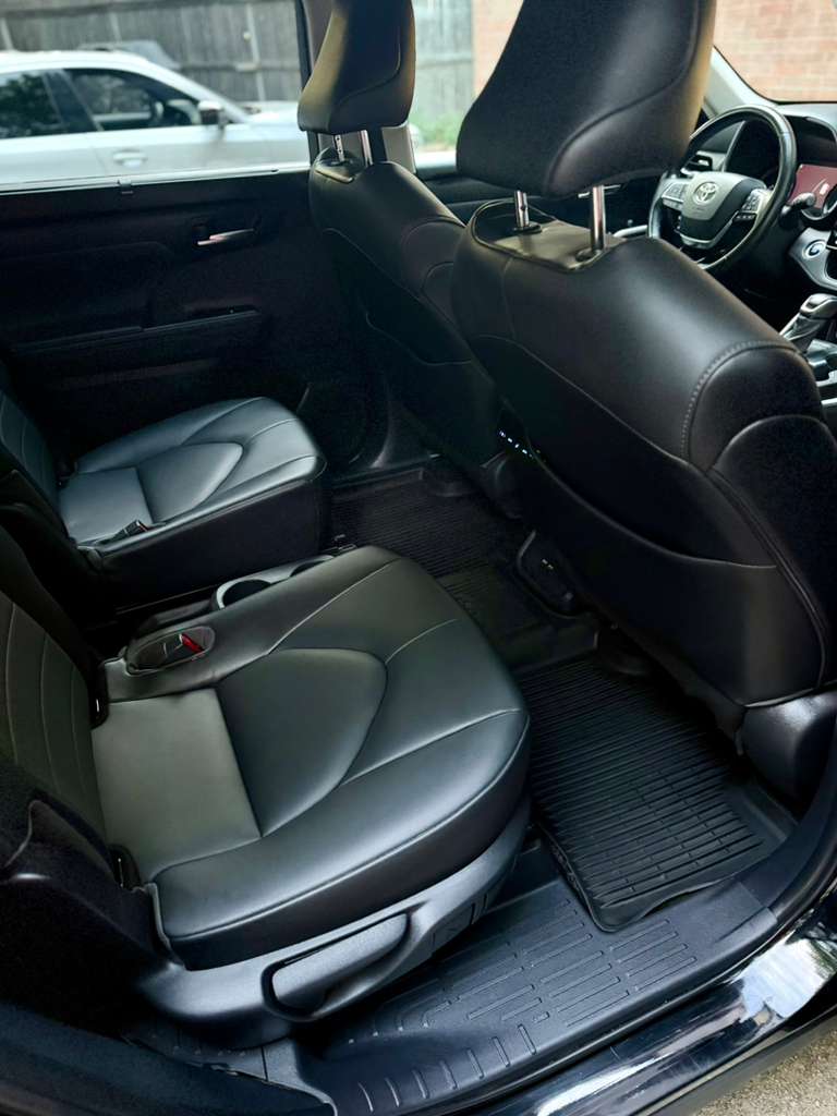 Toyota Sienna interior after detailing