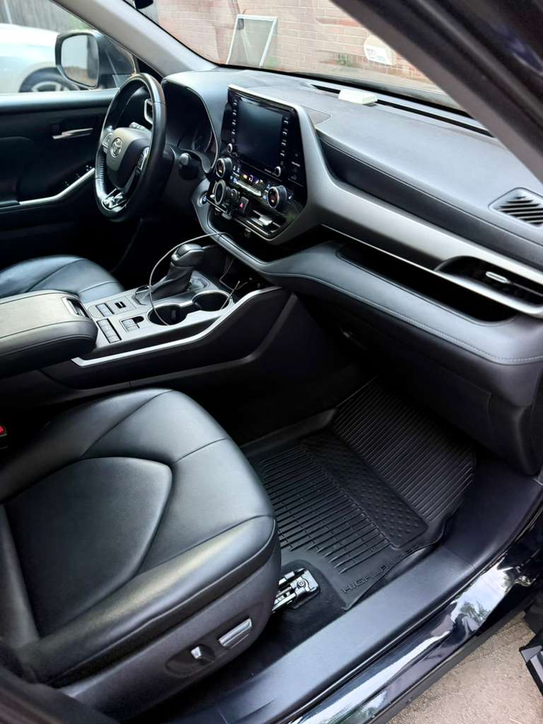 Toyota Highlander interior after detailing